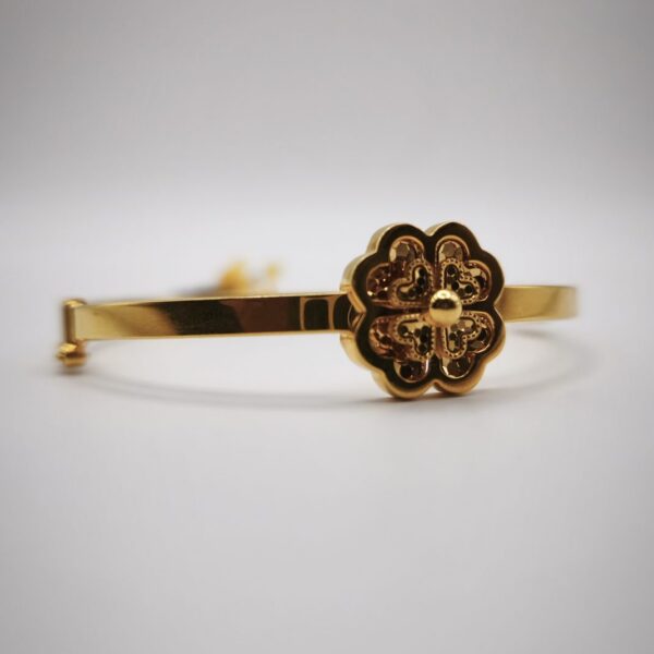 Flat Clover Cuff