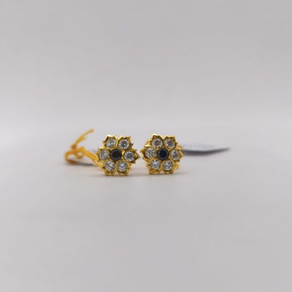Dark Centre Daisy Earring