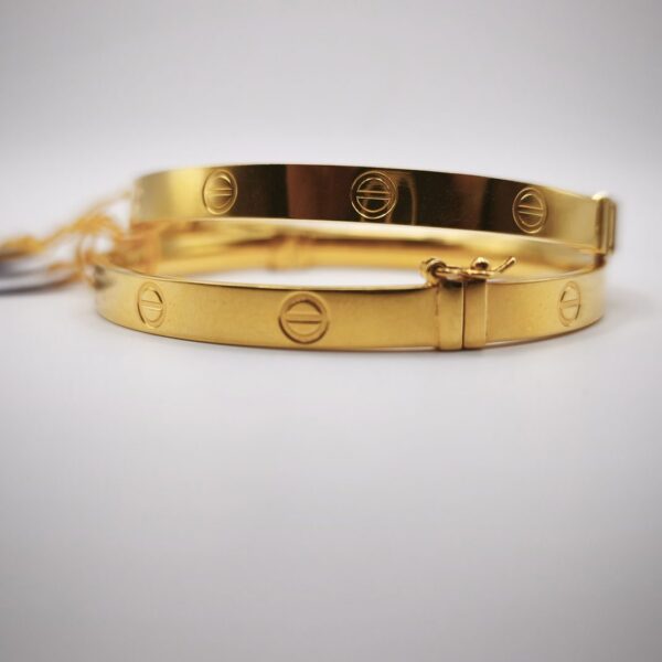 Screw Motif Love Bangle